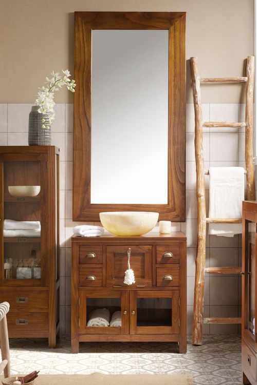 Descubre nuestra gama de muebles para baño de estilo rústico colonial, fabricados con madera maciza para añadir un toque de encanto y funcionalidad a tu espacio de relajación
